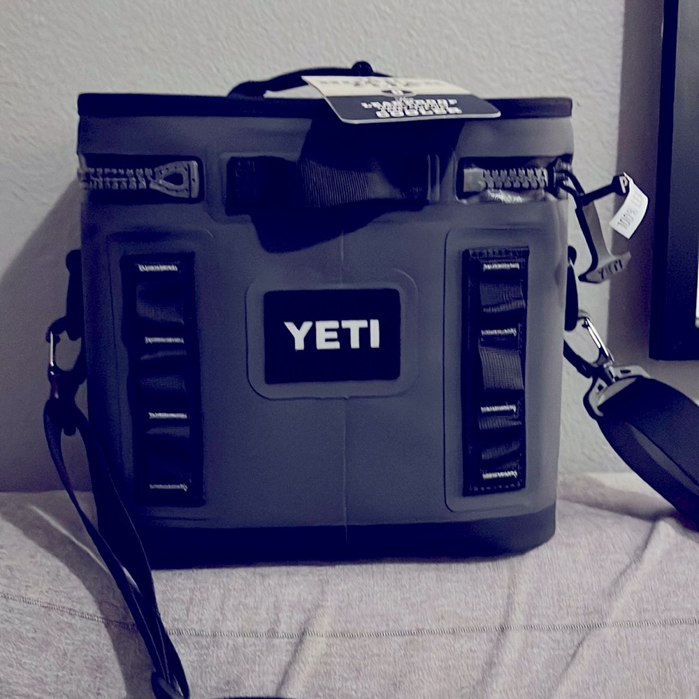 Yeti hopper flip 8